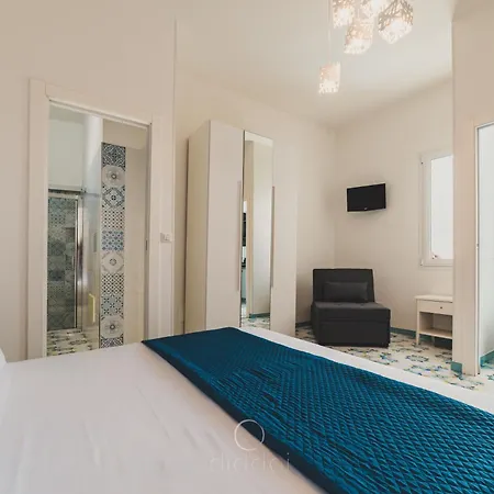 - La Casa Di Sofia By Diddoi דירה מרינה די מנקוורסה